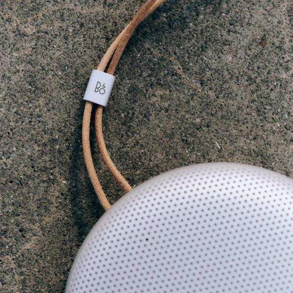 Фото - Портативная акустика Bang & Olufsen Beosound A1 3rd Gen Natural Alu (1736002)