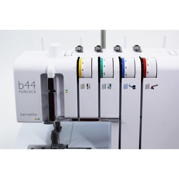 Фото - Оверлок Bernina Bernette FunLock B44