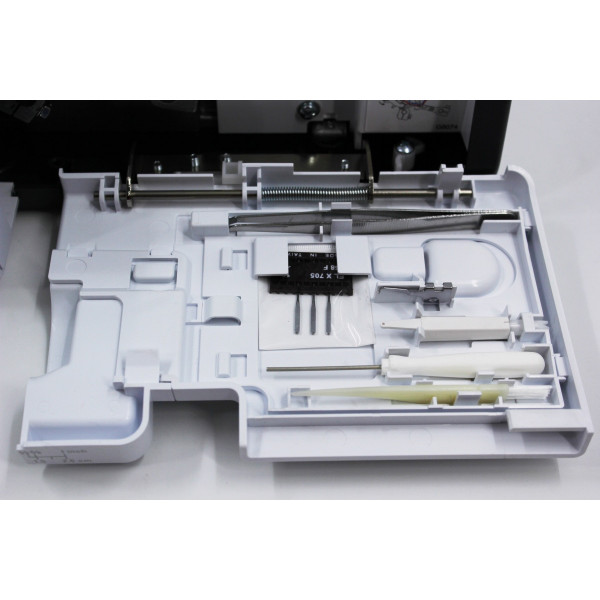 Фото - Оверлок Bernina Bernette FunLock B44