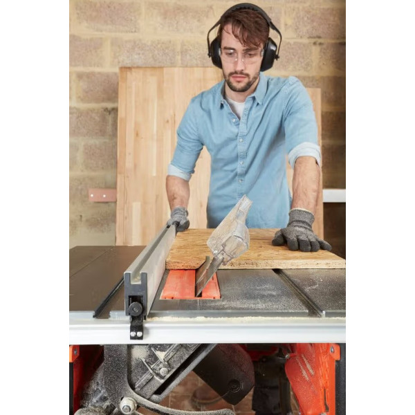 Фото - Циркулярна пила Black&Decker 1800 Вт (BES720)