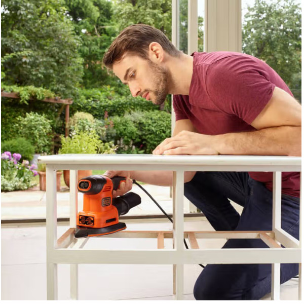Фото - Віброшліфовальна машина Black&Decker BEW200