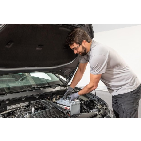 Фото - Автомобільний акумулятор Bosch S4 12В 85Аг 800А R+ (0 092 S4E 420)