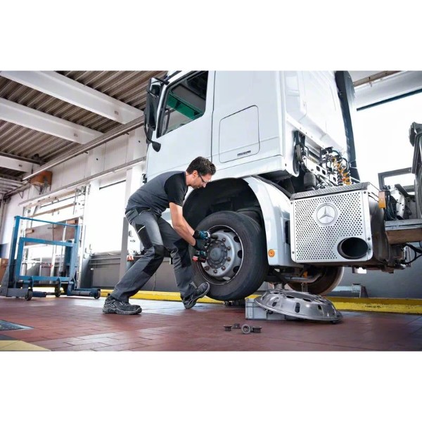 Фото - Гайковерт акумуляторний Bosch GDS 18V-1050 H 18В (0.601.9J8.500)