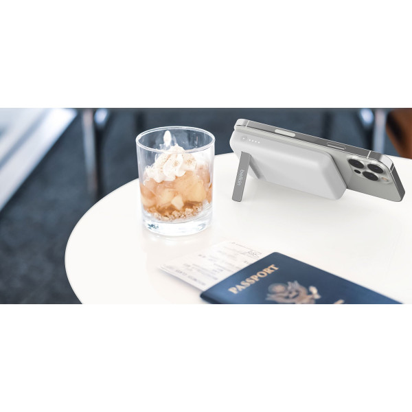 Фото - Батарея мобільна Belkin 5000mAh 7.5Вт MagSafe White (BPD004BTWT)