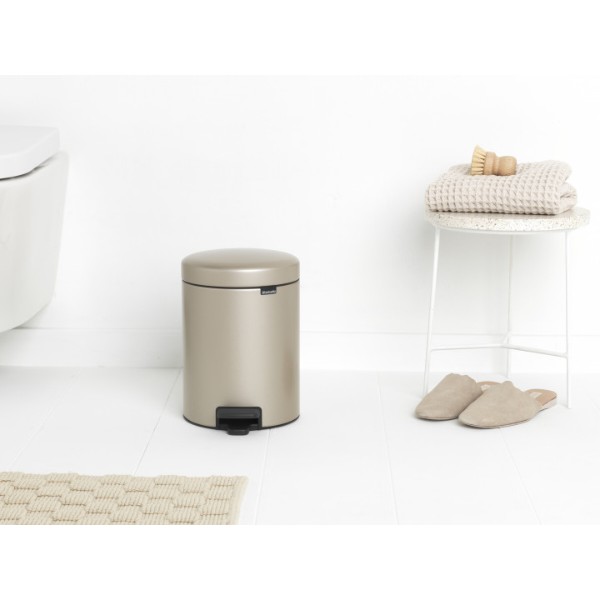 Фото - Бак для сміття з педаллю Brabantia Pedal Bin 5 л 304422