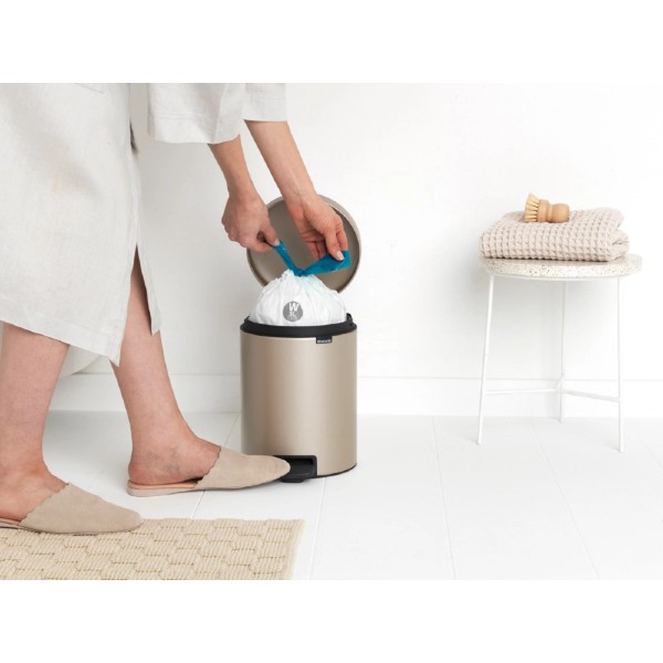 Фото - Бак для сміття з педаллю Brabantia Pedal Bin 5 л 304422