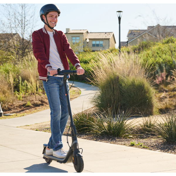 Фото - Электросамокат Segway Ninebot E2 Plus E II