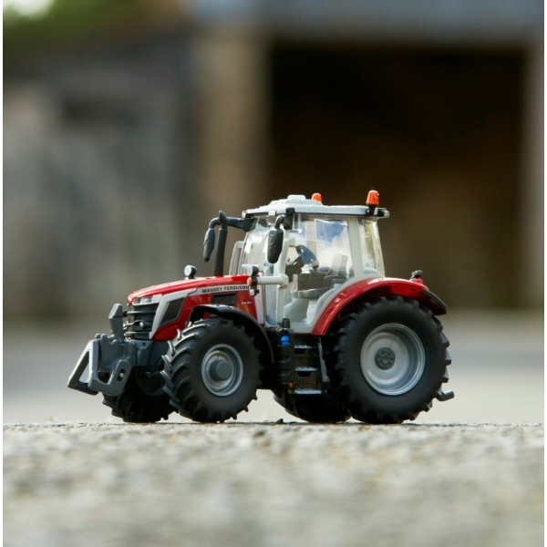 Фото - Коллекционная сельскохозяйственная техника Britains Трактор Massey Ferguson 6S.180, 1:32 (43316)