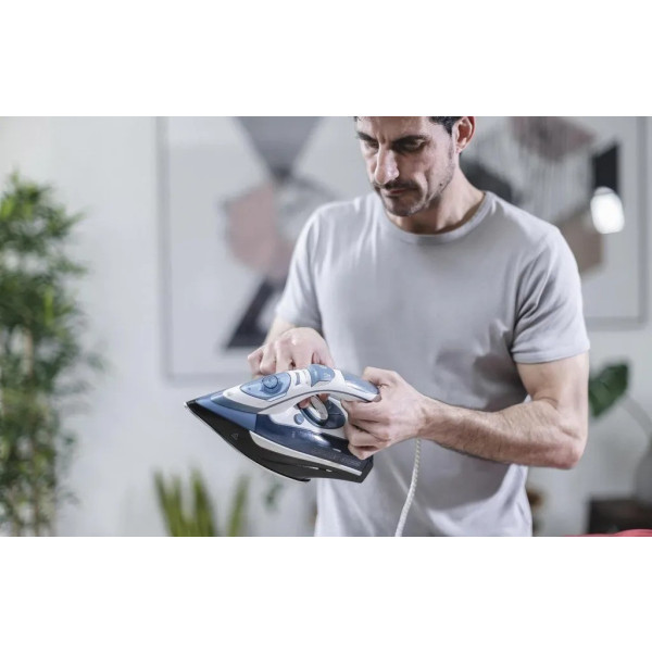 Фото - Утюг Black&Decker BXIR2402