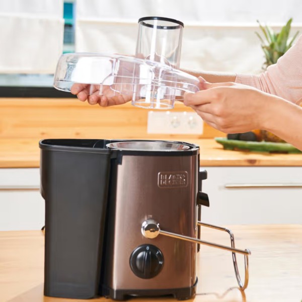 Фото - Соковитискач відцентровий Black&Decker BXJE600E