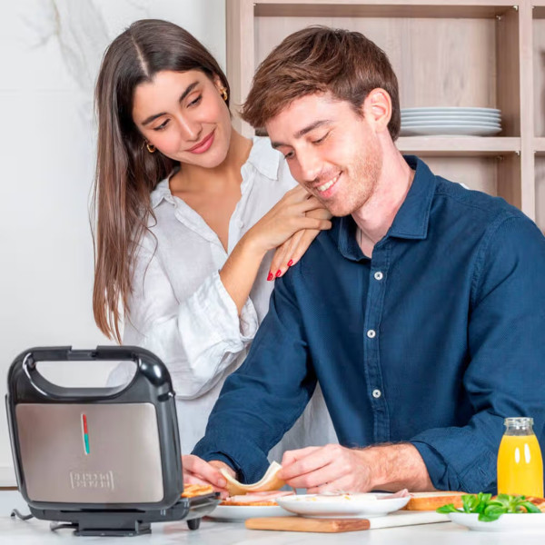 Фото - Бутербродниця Black&Decker BXSA753E