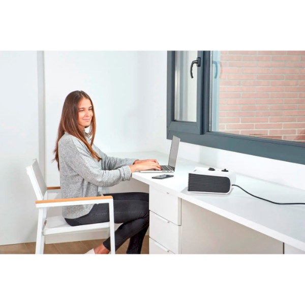 Фото - Тепловентилятор Black&Decker BXSH2001E