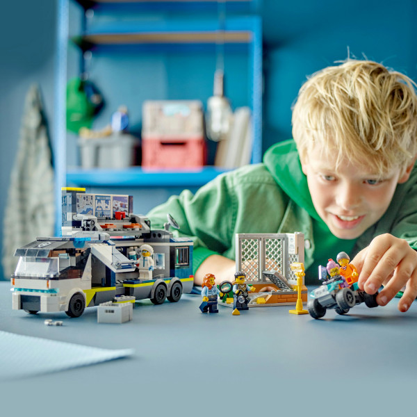 Фото - Конструктор LEGO City Передвижная полицейская криминалистическая лаборатория (60418)