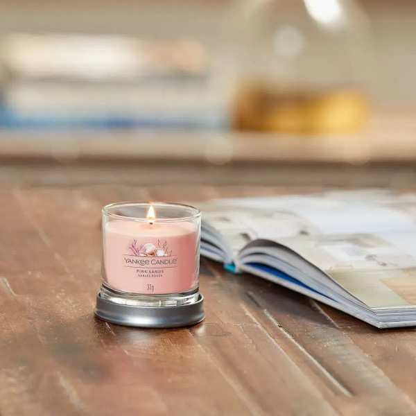 Фото - Свеча стекло Yankee Candle Small Pink Sands (Розовые Пески) 122 г (1744736E)