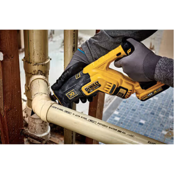 Фото - Пила шабельна DeWALT 18В XR Li-lon (DCS367P2)