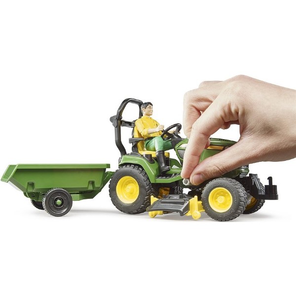 Фото - Наземна спецтехніка BRUDER Садовий трактор John Deere з причіпом та фігуркою садівника (62104)