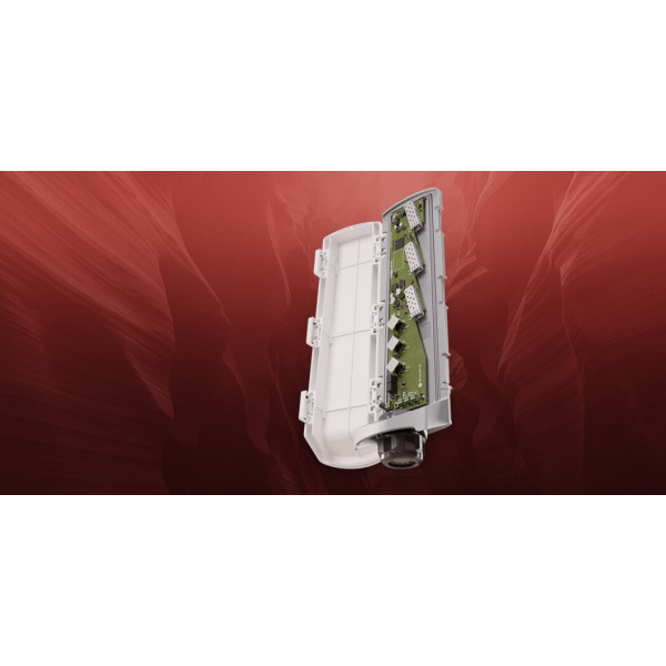 Фото - Коммутатор локальної мережі (Switch) MikroTik CSS606-1G-2GI-3S+OUT