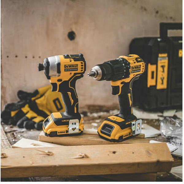 Фото - Набір електроінструментів DeWALT 18 В XR Li-lon 2 Аг (DCK2062D2T)