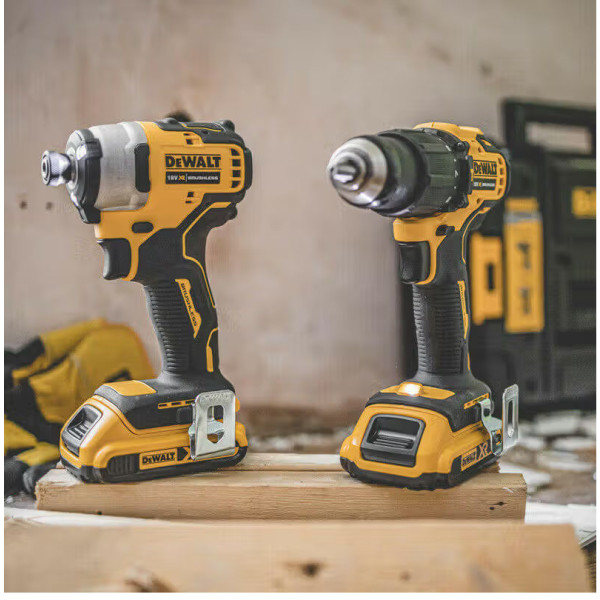 Фото - Набір електроінструментів DeWALT 18 В XR Li-lon 2 Аг (DCK2062D2T)