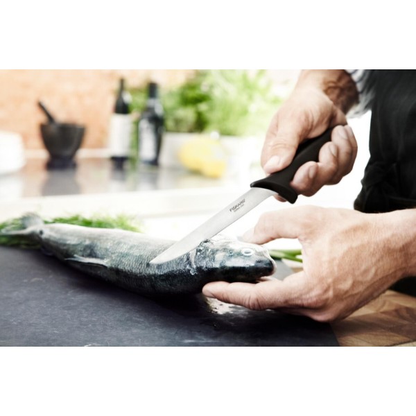 Фото - Нож кухонный Fiskars Essential 21 см (1023776)