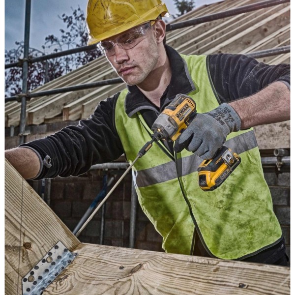 Фото - Шуруповерт DeWALT DCF887P2