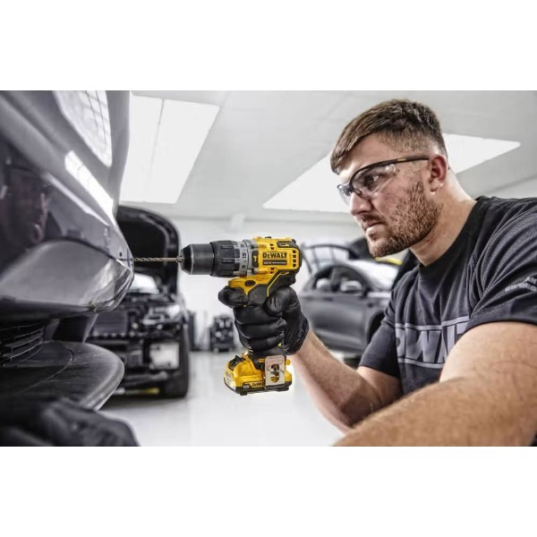 Фото - Дриль-шуруповерт DeWALT DCD706D2