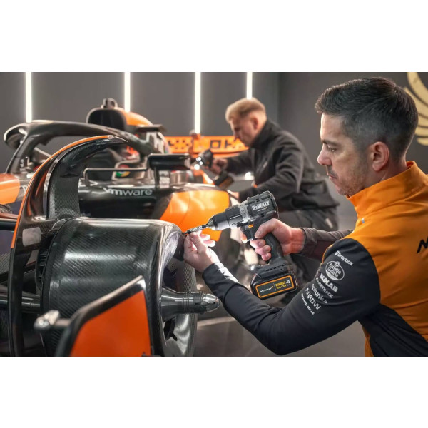 Фото - Дриль-шуруповерт DeWALT DCD85MM2T