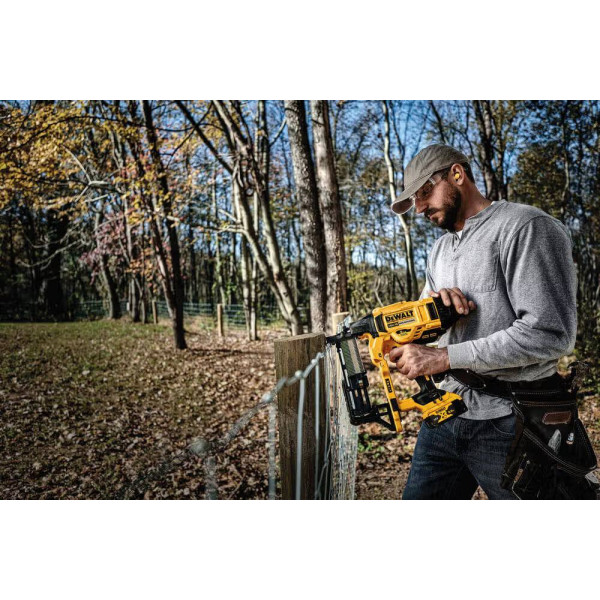 Фото - Степлер DeWALT 18В XR Li-Ion (DCFS950N)