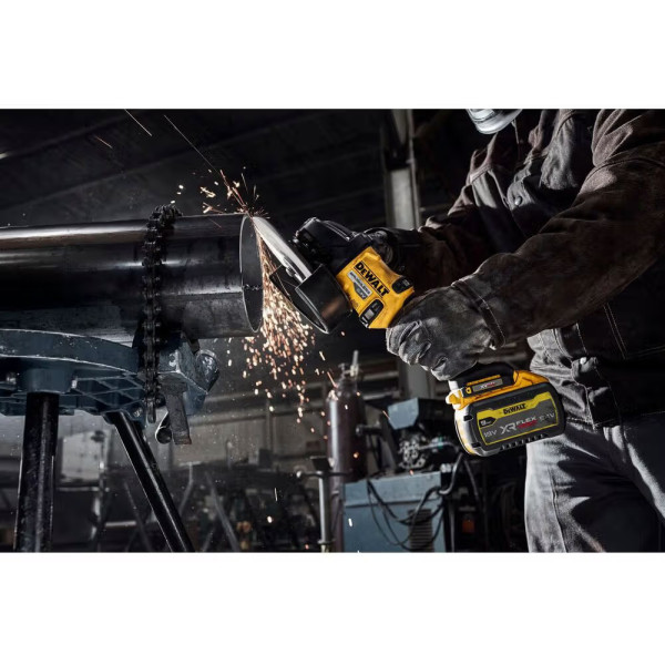 Фото - Болгарка DeWALT XR FLEXVOLT 54 B XR Li-lon (DCG440N)