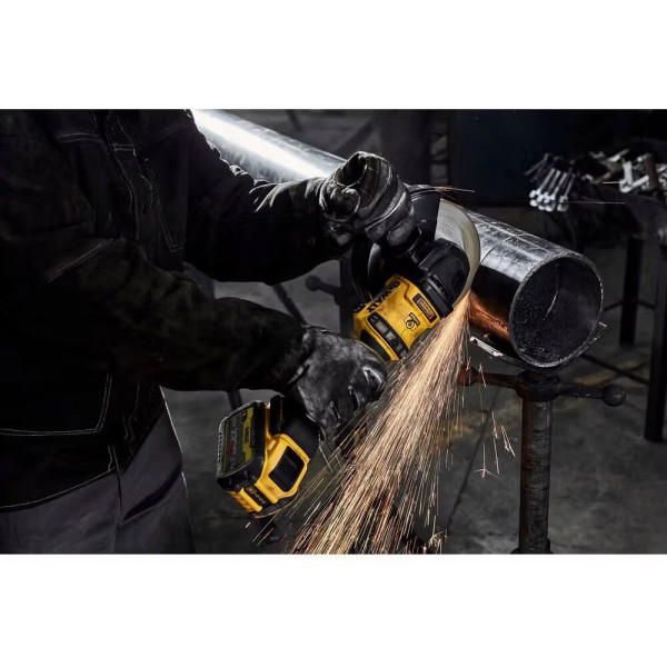 Фото - Болгарка DeWALT XR FLEXVOLT 54 B XR Li-lon (DCG440N)