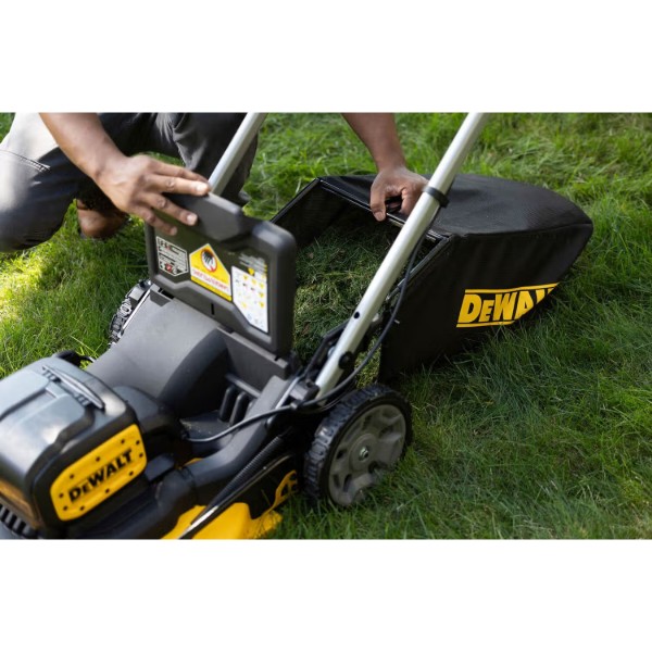 Фото - Газонокосарка акумуляторна DeWALT DCMWP134N