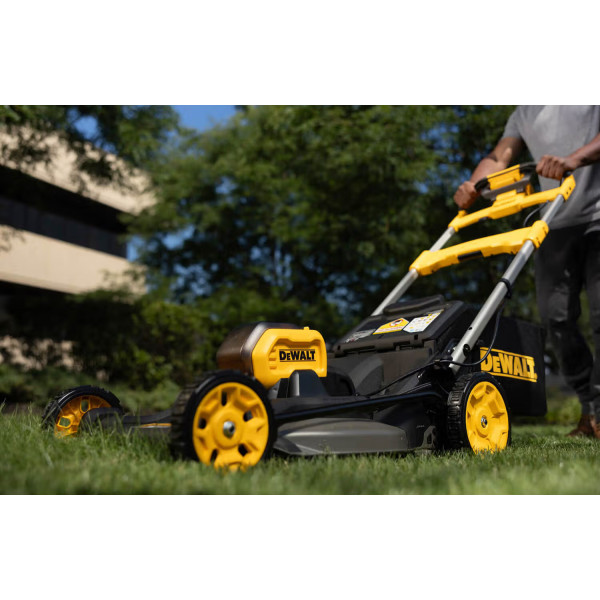 Фото - Газонокосарка акумуляторна DeWALT DCMWSP550N