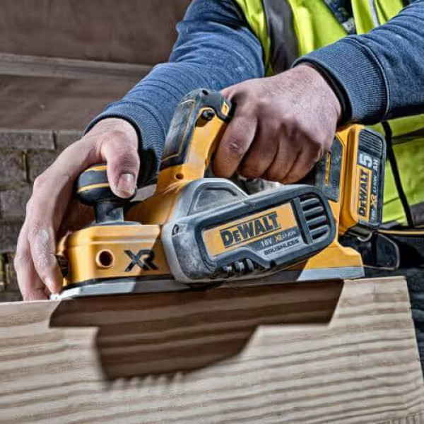 Фото - Електрорубанок DeWALT DCP580P2