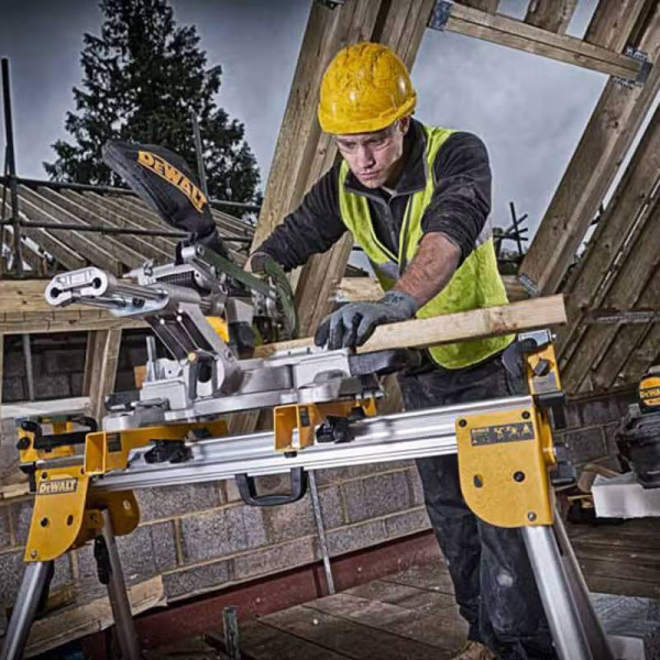 Фото - Пила торцевая DeWALT DCS365N