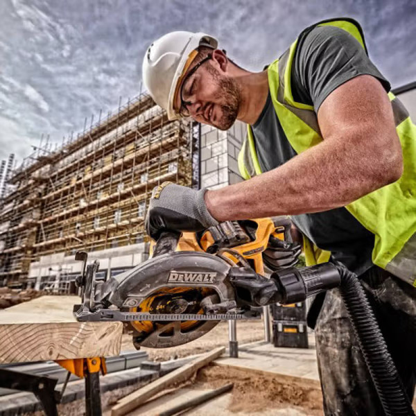 Фото - Пила дискова DeWALT DCS577N