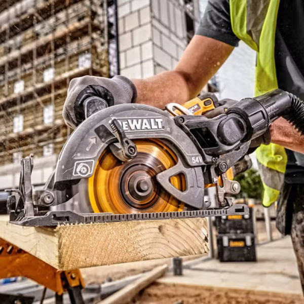 Фото - Пила дискова DeWALT DCS577N