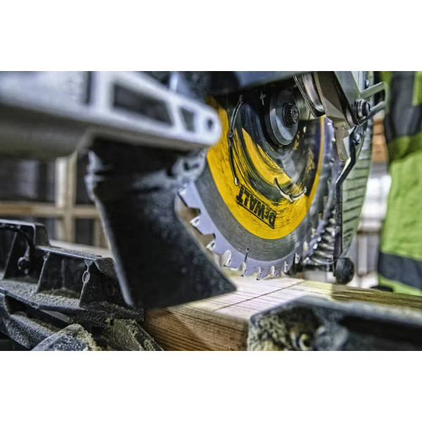 Фото - Пила торцевая DeWALT DCS727N