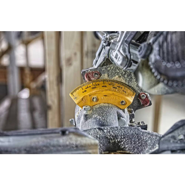 Фото - Пила торцевая DeWALT DCS727N