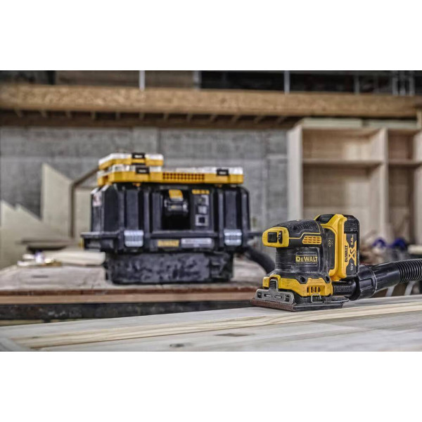 Фото - Віброшліфовальна машина DeWALT 18 В XR Li-lon (DCW200NT)