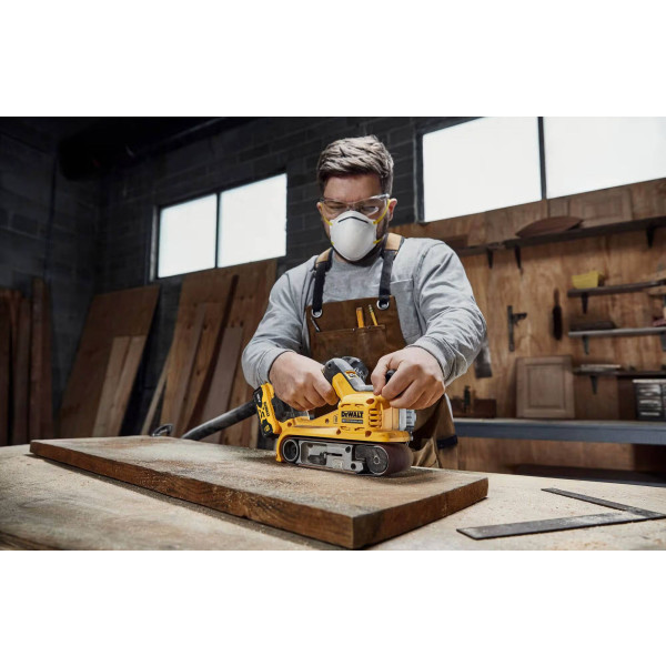 Фото - Ленточная шлиф. машина DeWALT XR Li-Ion 18 В 5 Аг (DCW220P2)