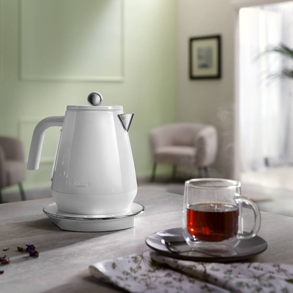 Фото - Электрический чайник Delonghi KBY 2011 W