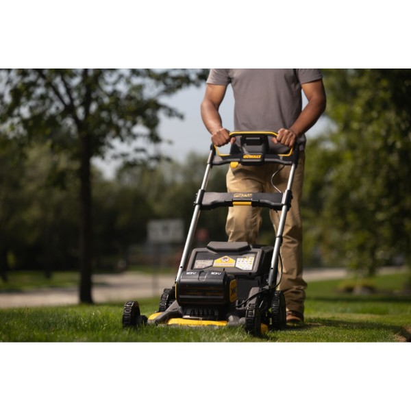 Фото - Газонокосарка акумуляторна DeWALT DCMWP134KIT