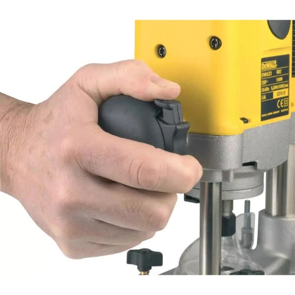 Фото - Фрезер DeWALT DW621