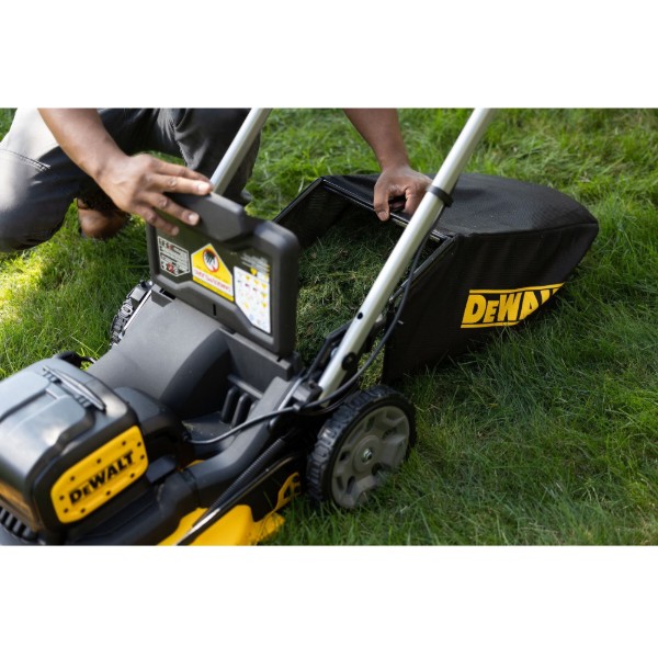 Фото - Газонокосарка акумуляторна DeWALT DCMWP134KIT