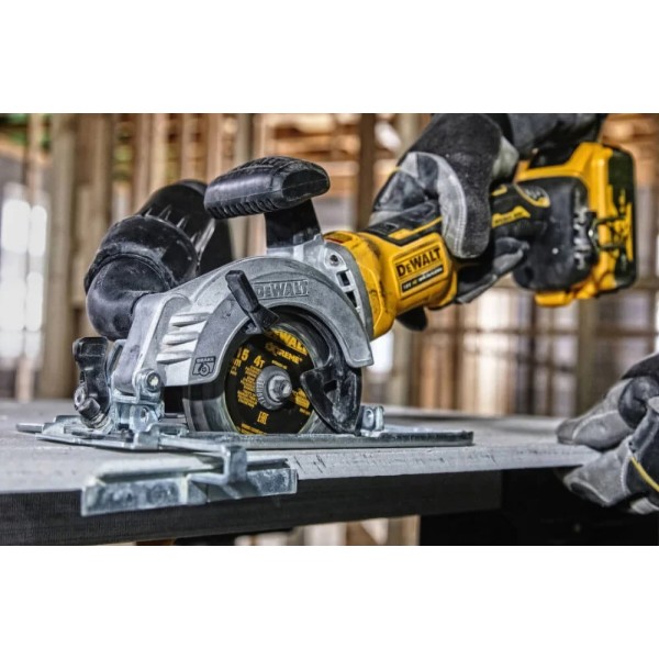 Фото - Пила дискова DeWALT 18В XR Li-Ion (DCS571N)