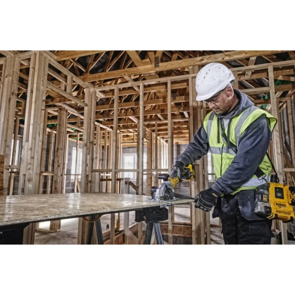 Фото - Пила дискова DeWALT 18В XR Li-Ion (DCS571N)