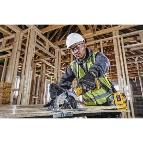 Фото - Пила дискова DeWALT 18В XR Li-Ion (DCS571N)