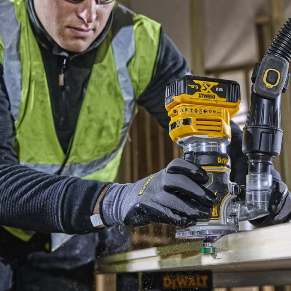 Фото - Фрезер DeWALT DCW604N