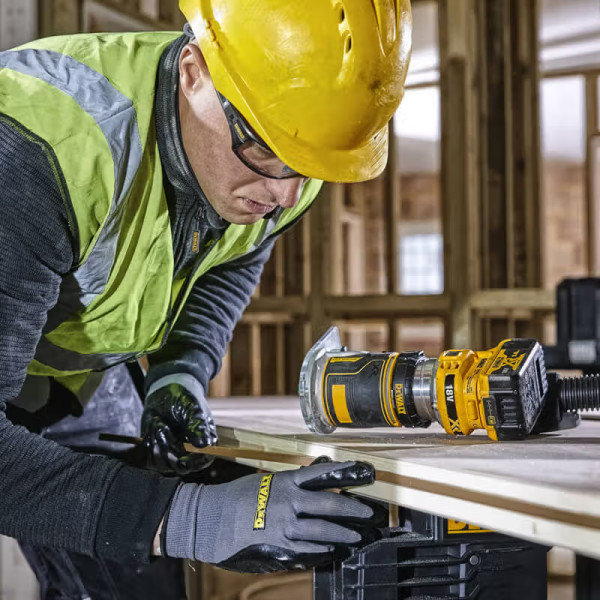 Фото - Фрезер DeWALT DCW604N