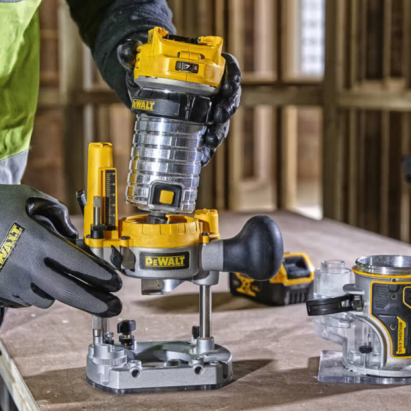 Фото - Фрезер DeWALT DCW604N